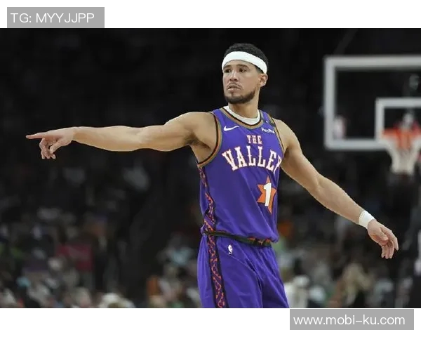 布克全能表现助力球队胜利12投仅4中却贡献18分5篮板5助攻正负值高达14