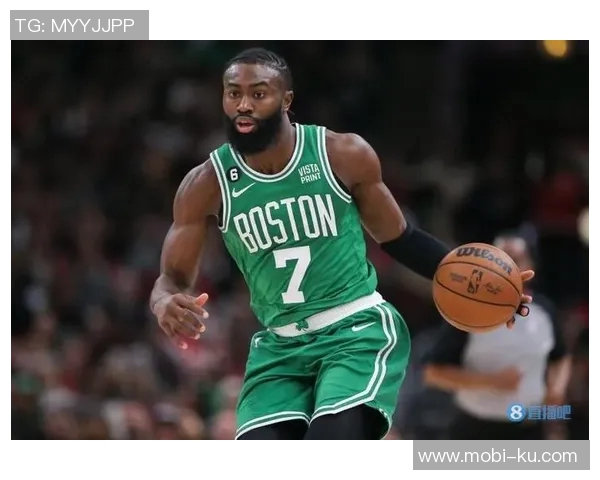 杰伦布朗表现出色28投10中贡献32分8篮板7助攻3抢断正负值高达18